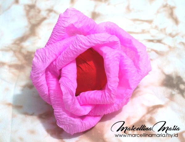 DIY rose egg, step by step how to make rose egg. Easy to make and will become a beautiful centerpiece.